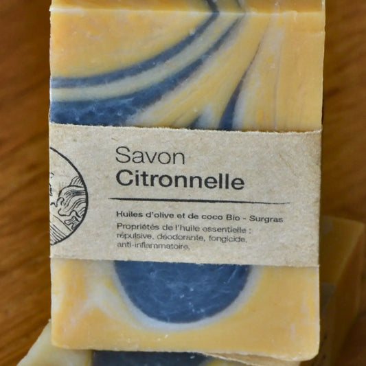 Savon artisanal surgras à la citronnelle – Création artisanale | Le sens des choses – Boutique de bougies parfumées végétales, décorations et savons