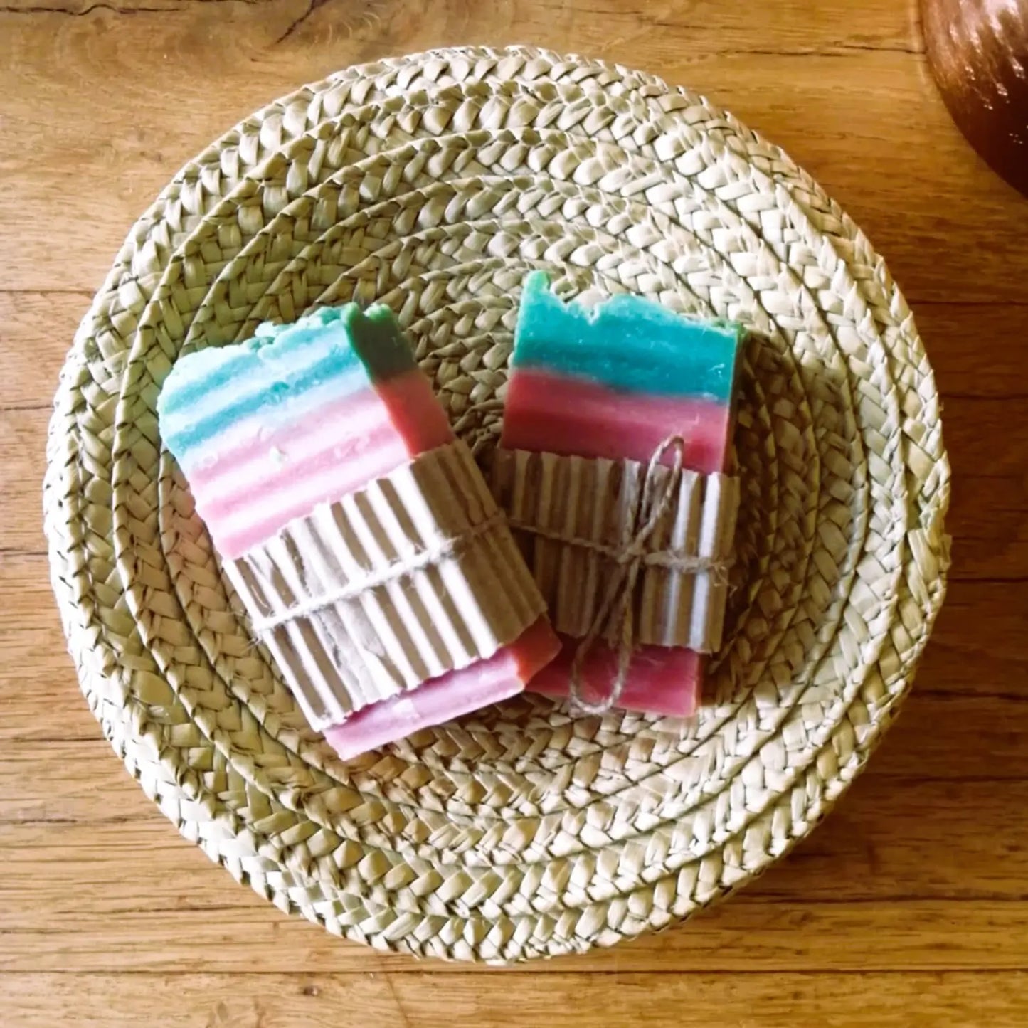 savon à la papaye — éclatant & revitalisant | Le sens des choses, boutique en ligne de produits artisanaux, naturels et écoresponsables fabriqués en France ou en Europe.