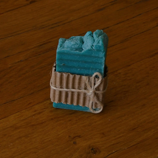 Image de Savon artisanal à la pierre ponce exfoliant et purifiant | Le sens des choses — boutique artisanale de savons et bougies parfumées naturels fabriqués en France