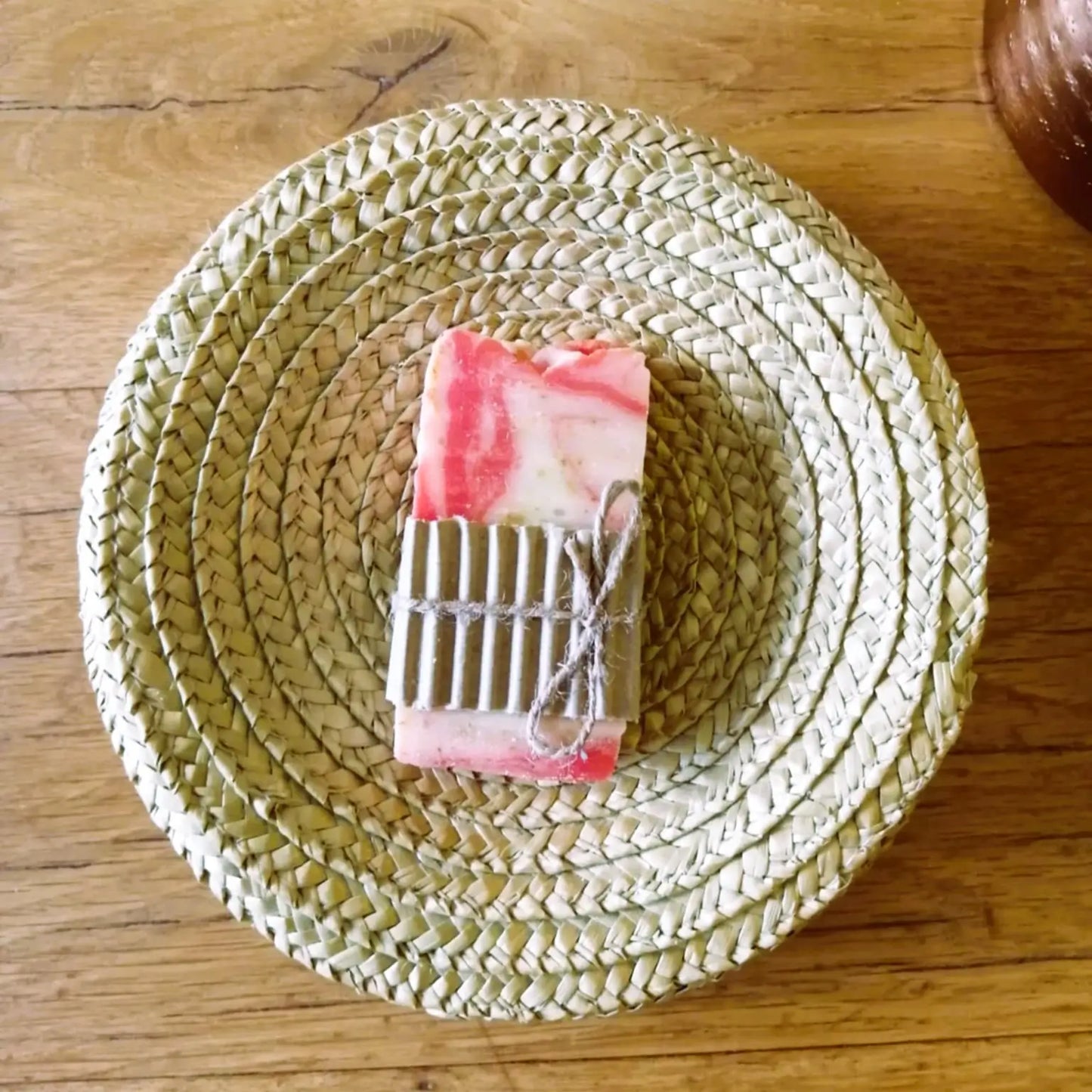 savon au beurre de karité — nourrissant & réparateur | Le sens des choses, boutique en ligne de produits artisanaux, naturels et écoresponsables fabriqués en France ou en Europe.