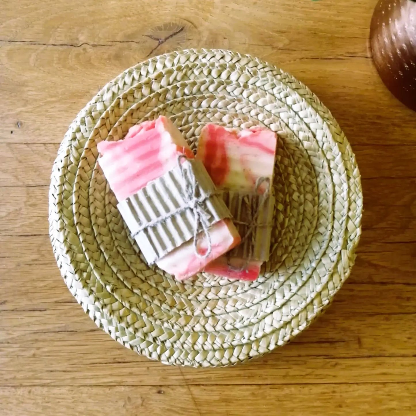 savon au beurre de karité — nourrissant & réparateur | Le sens des choses, boutique en ligne de produits artisanaux, naturels et écoresponsables fabriqués en France ou en Europe.
