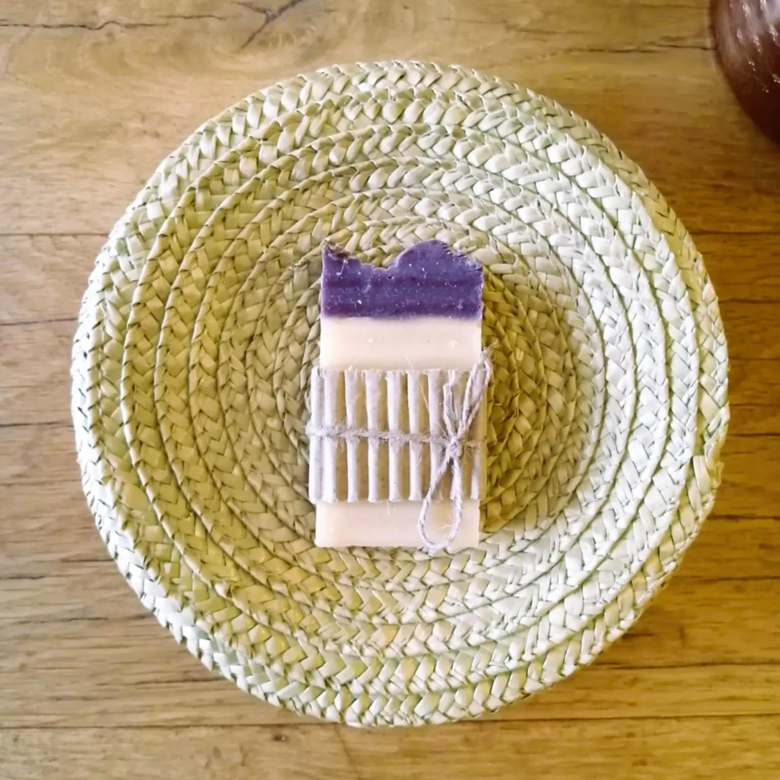 Image de Savon artisanal au soufre purifiant et antibactérien | Le sens des choses — boutique artisanale de savons et bougies parfumées naturels fabriqués en France