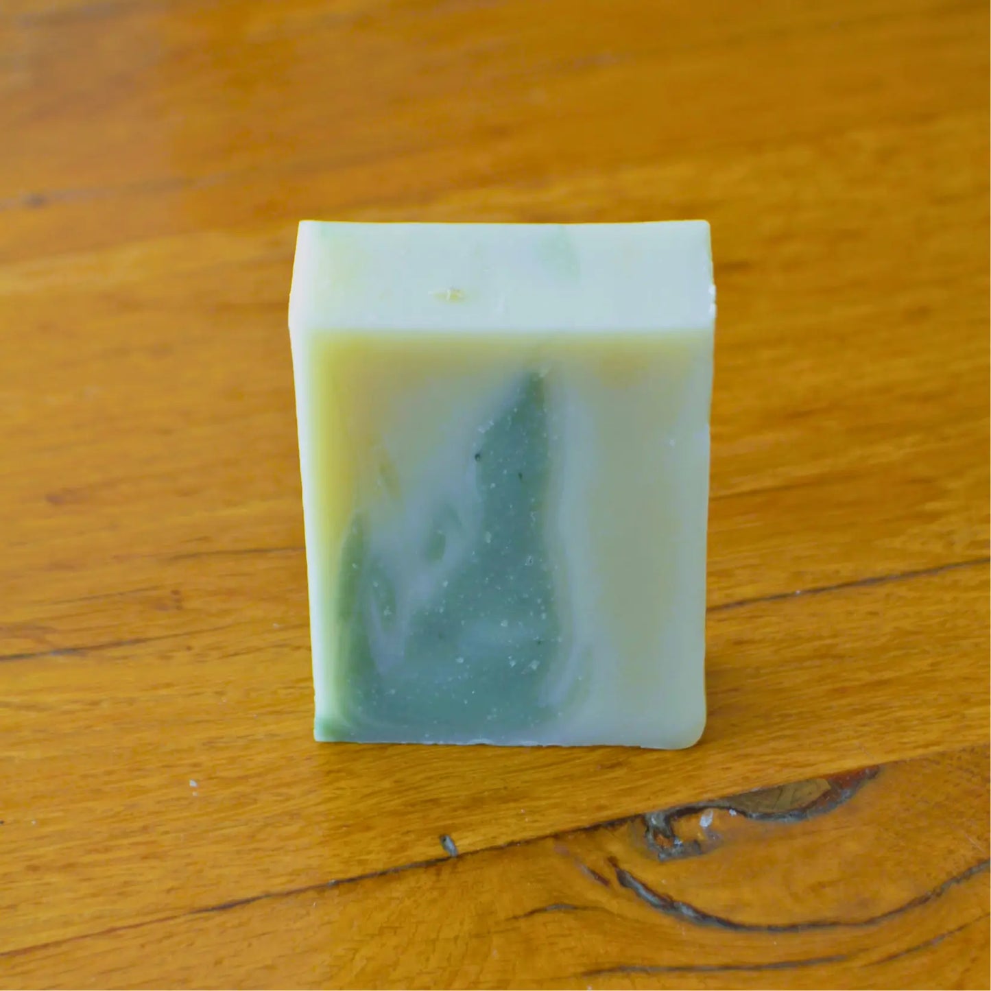 Savon surgras au tea tree | Savon solide naturel artisanal fabriqué par saponification à froid
