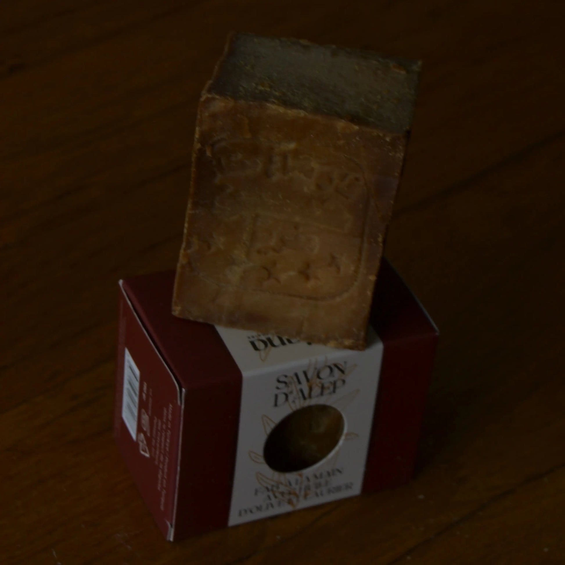 Image de Savon d'Alep traditionnel, naturel et solidaire | Le sens des choses — boutique artisanale de savons et bougies parfumées naturels fabriqués en France