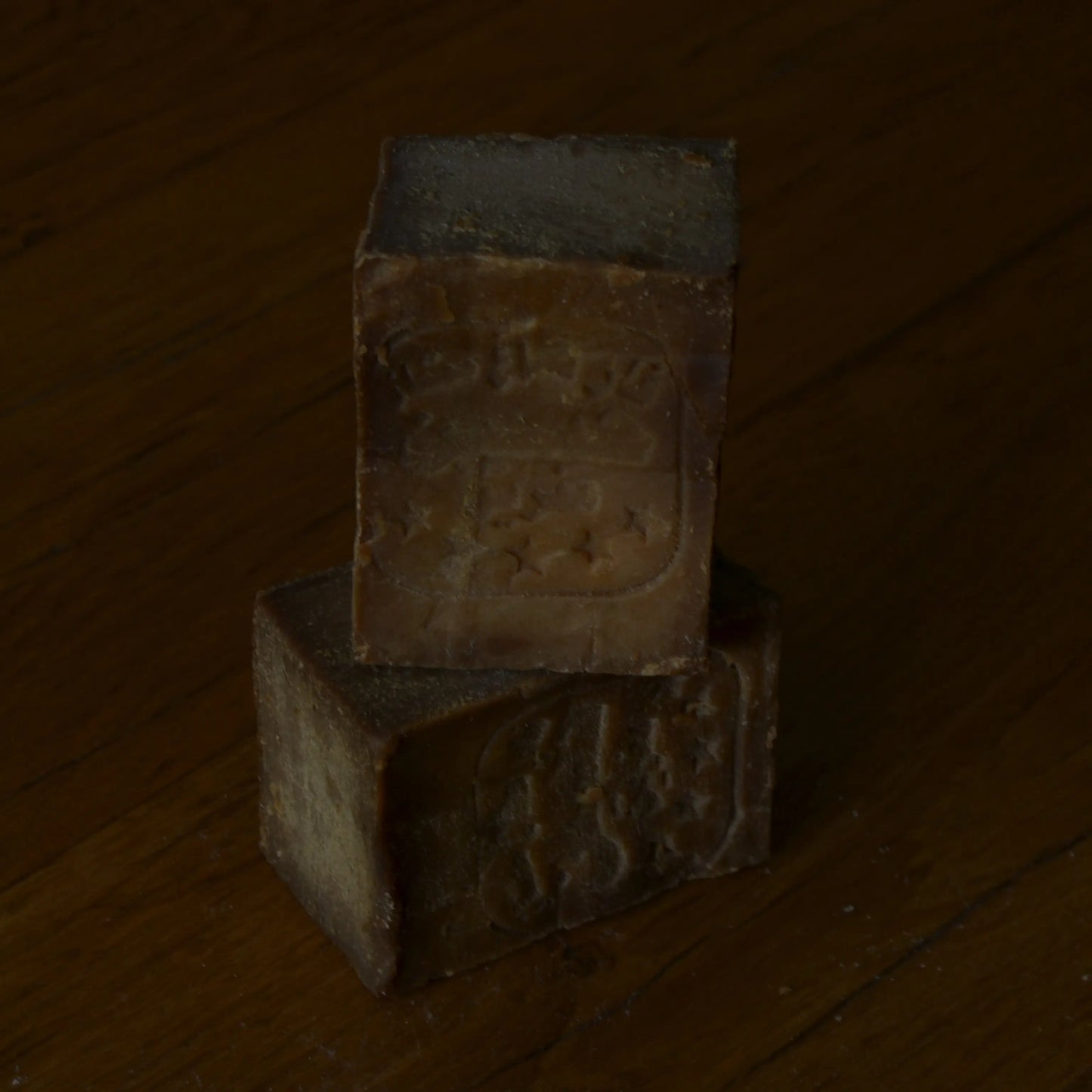 Image de Savon d'Alep traditionnel, naturel et solidaire | Le sens des choses – boutique artisanale de savons et bougies parfumées naturels fabriqués en France