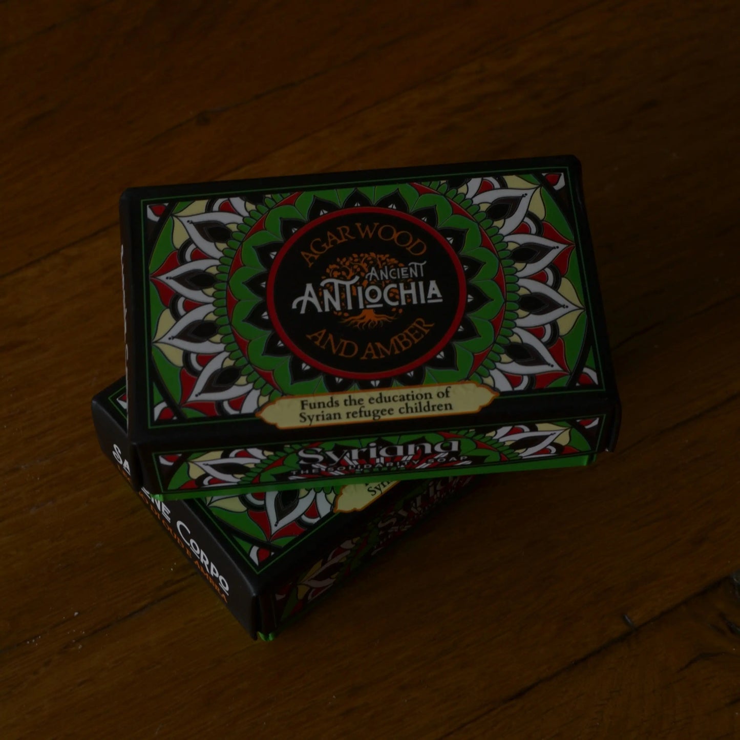 Image de Savon d'Alep parfumé à l’oud et à l’ambre — Antioche | Le sens des choses – boutique artisanale de savons et bougies parfumées naturels fabriqués en France