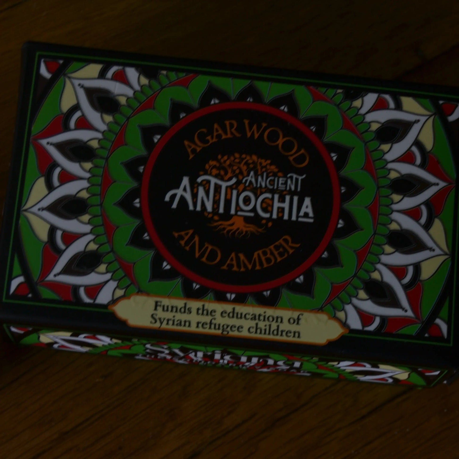 Image de Savon d'Alep parfumé à l’oud et à l’ambre — Antioche | Le sens des choses — boutique artisanale de savons et bougies parfumées naturels fabriqués en France