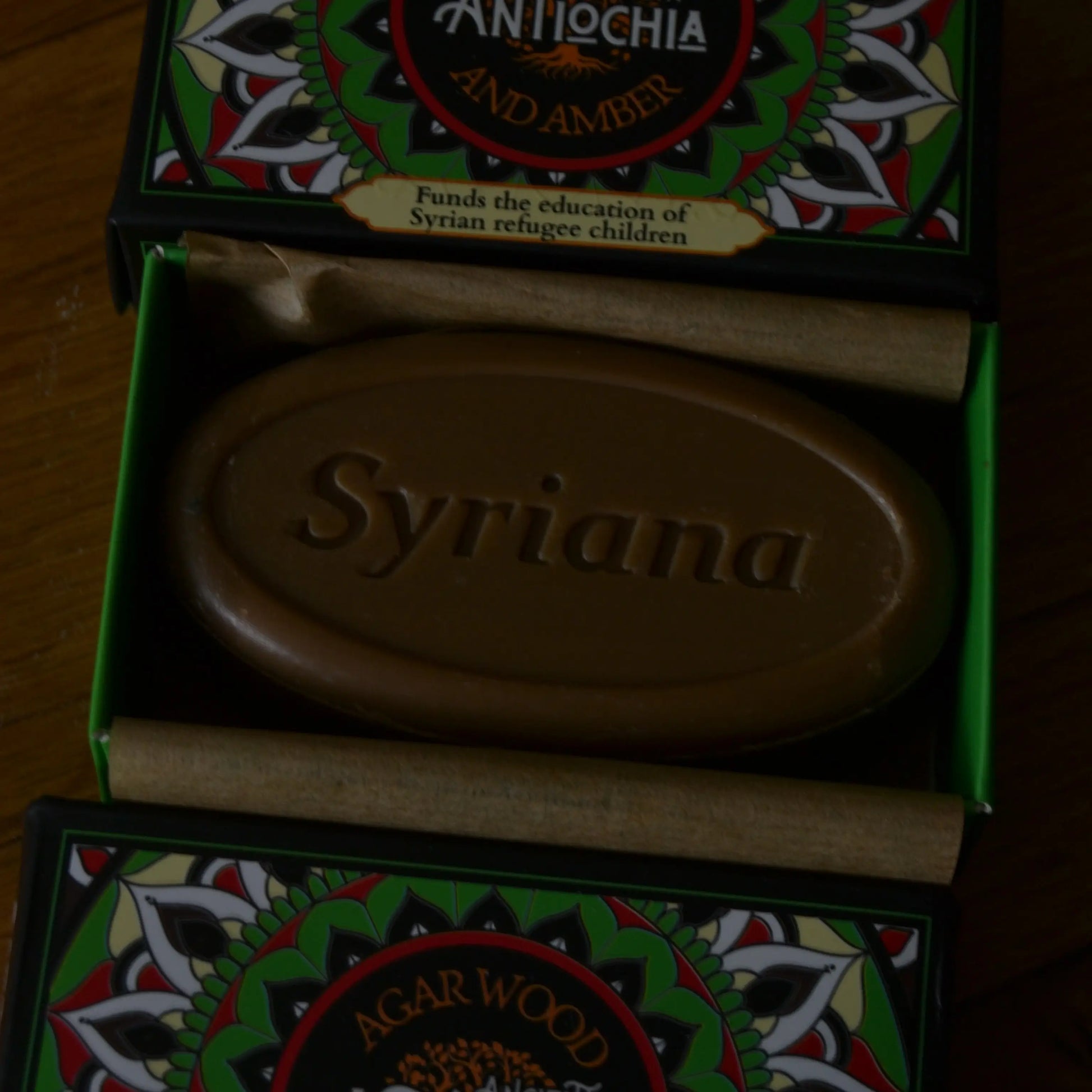 Image de Savon d'Alep parfumé à l’oud et à l’ambre — Antioche | Le sens des choses — boutique artisanale de savons et bougies parfumées naturels fabriqués en France