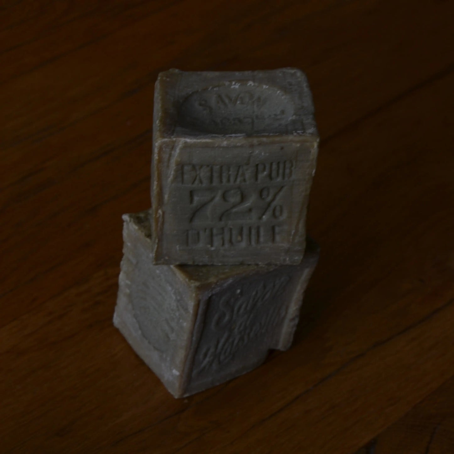 Image de Savon de Marseille traditionnel — 72 % d’huile d’olive | Le sens des choses – boutique artisanale de savons et bougies parfumées naturels fabriqués en France