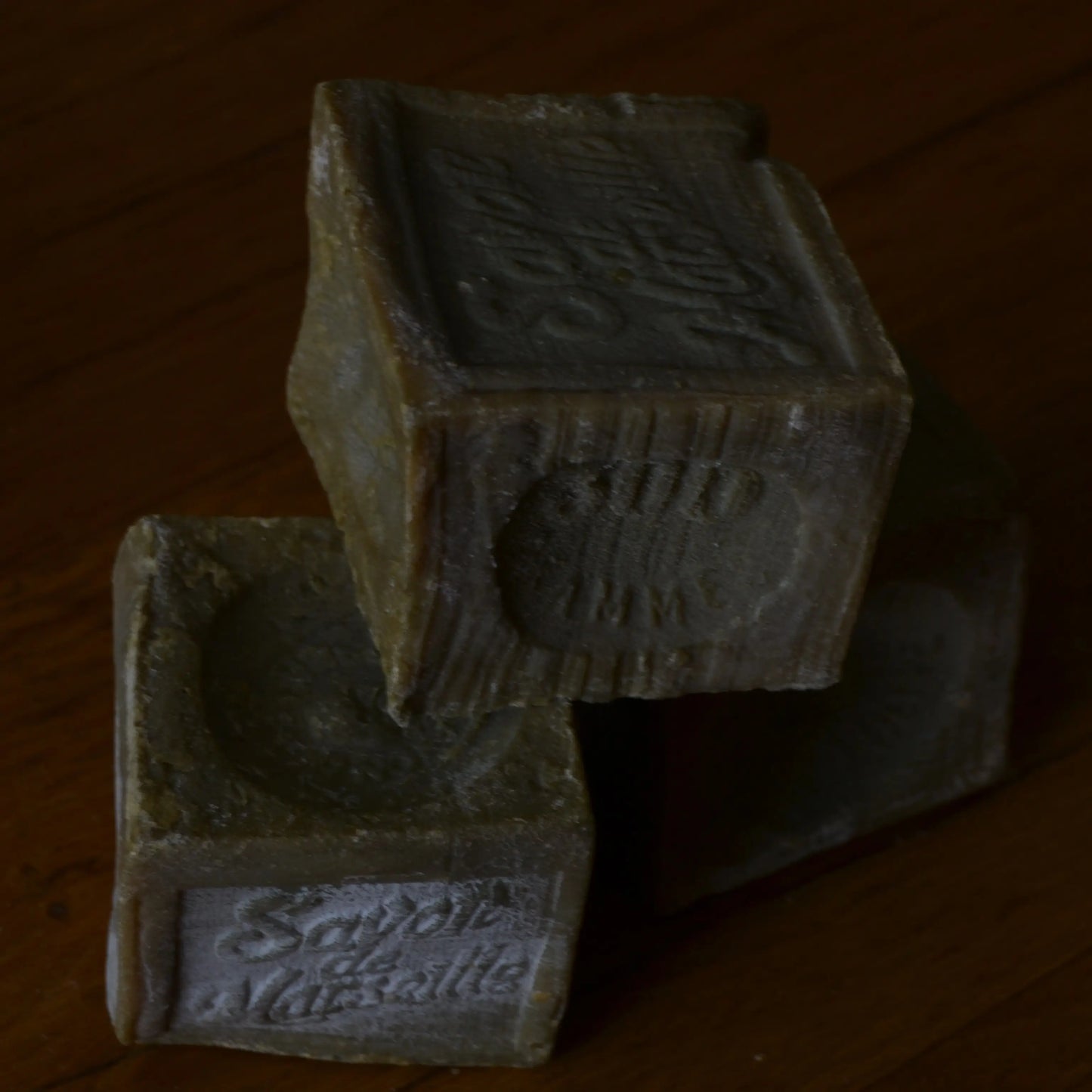 Image de Savon de Marseille traditionnel — 72 % d’huile d’olive | Le sens des choses – boutique artisanale de savons et bougies parfumées naturels fabriqués en France