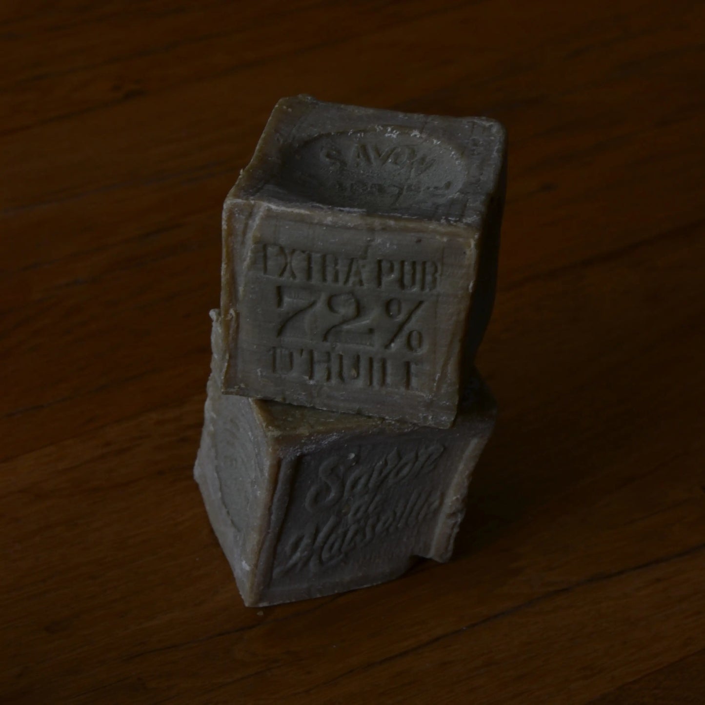 Image de Savon de Marseille traditionnel — 72 % d’huile d’olive | Le sens des choses – boutique artisanale de savons et bougies parfumées naturels fabriqués en France