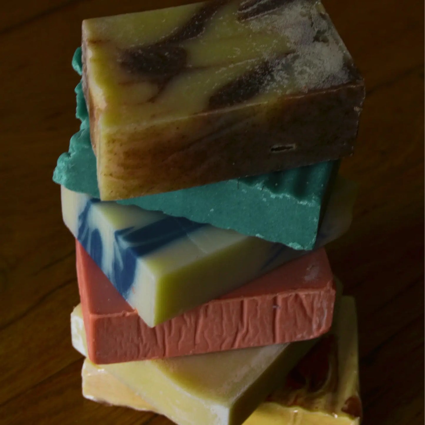 Savon mystère artisanal anti-gaspillage – Création artisanale | Le sens des choses – Boutique de bougies parfumées végétales, décorations et savons