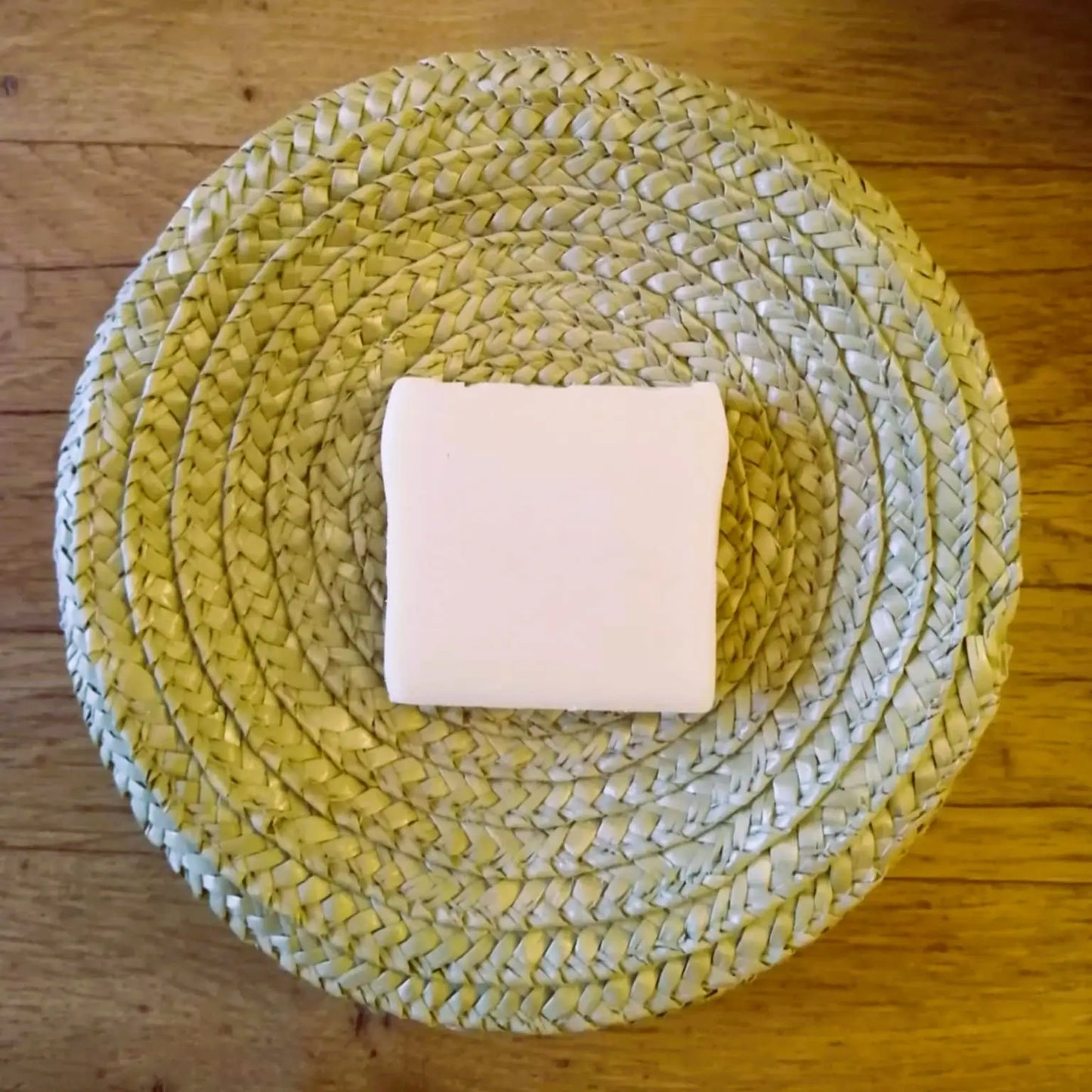 Image de Shampooing solide à la châtaigne — cheveux gras | Le sens des choses — boutique artisanale de savons et bougies parfumées naturels fabriqués en France