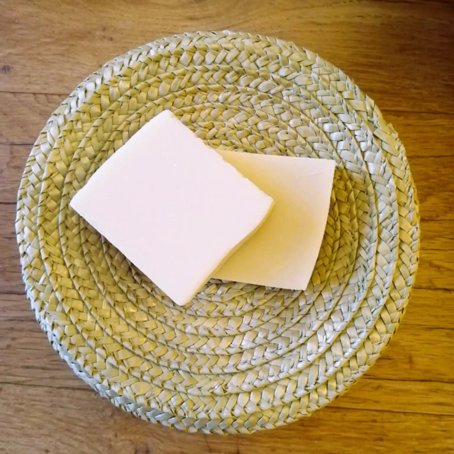 Image de Shampooing solide à la châtaigne — cheveux gras | Le sens des choses — boutique artisanale de savons et bougies parfumées naturels fabriqués en France