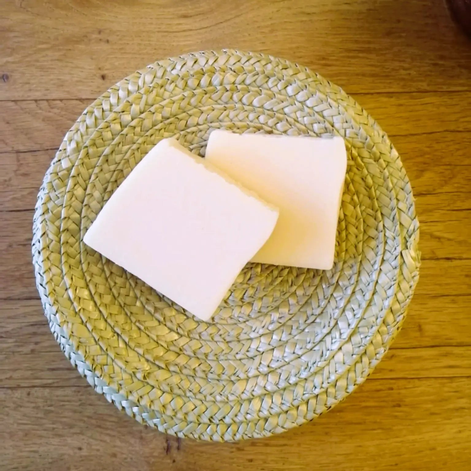 Image de Shampooing solide au houblon — cheveux ternes et cassants | Le sens des choses — boutique artisanale de savons et bougies parfumées naturels fabriqués en France