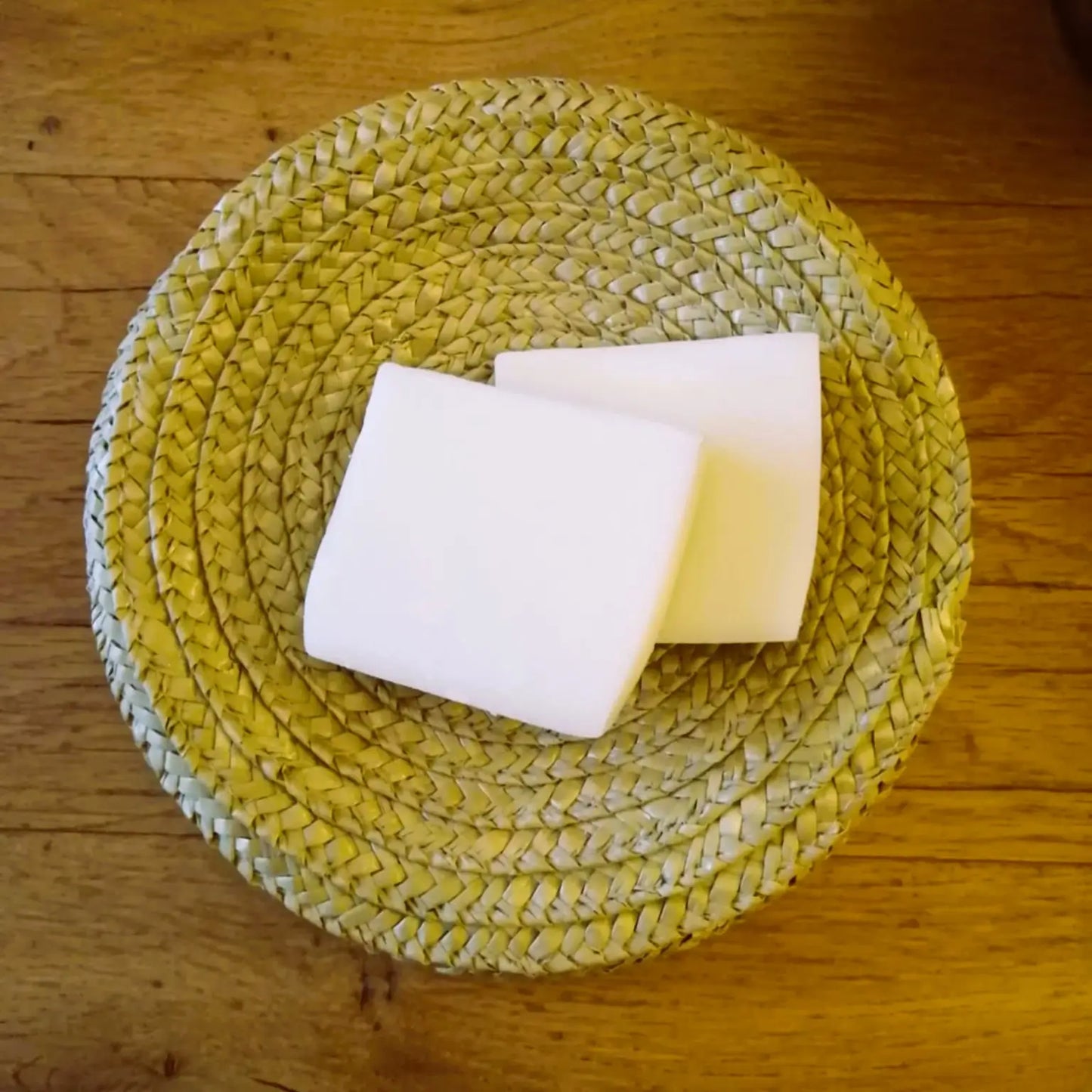 Image de Shampooing solide aux germes de blé — cheveux secs et ternes | Le sens des choses — boutique artisanale de savons et bougies parfumées naturels fabriqués en France