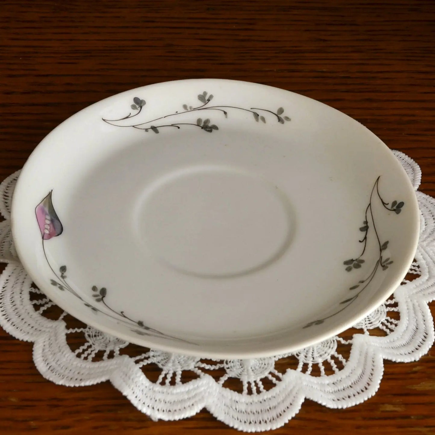 Image de Bougie décorative artisanale tasse chinée — motif fleurs roses — parfum au choix | Le sens des choses – boutique artisanale éthique de bougies parfumées et savons naturels fabriqués en France