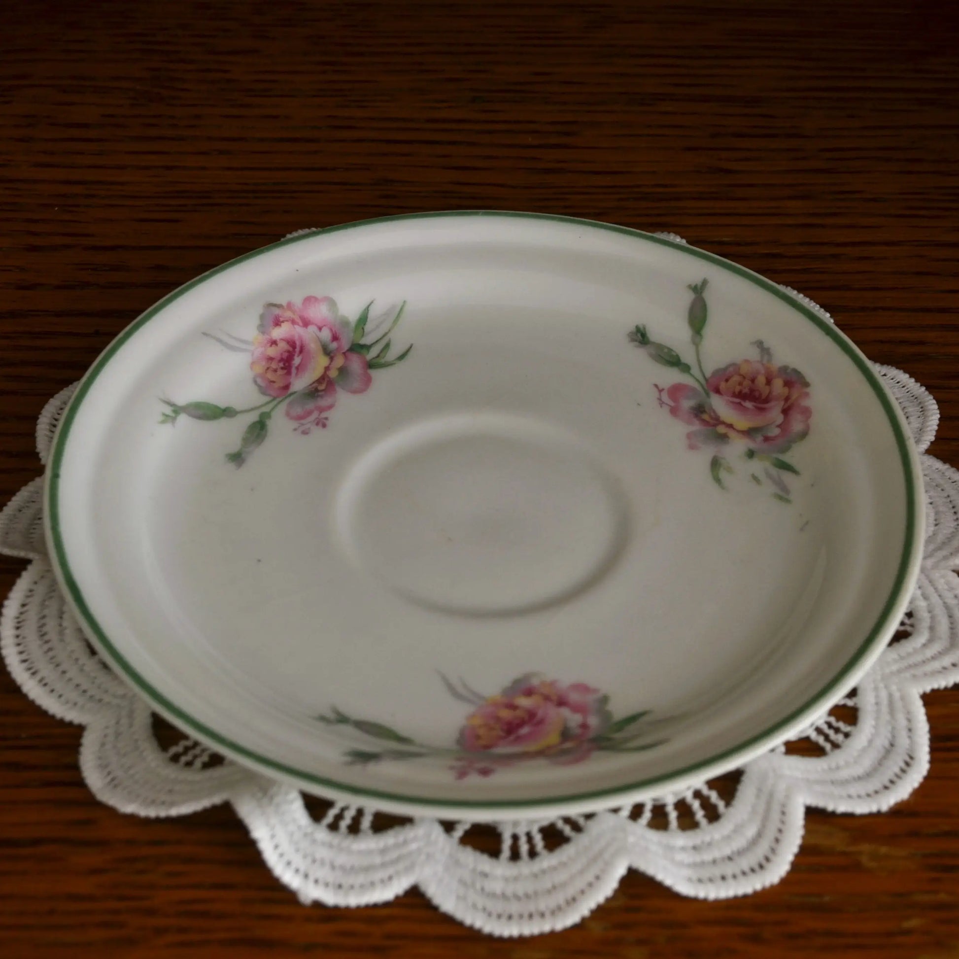 Image de Bougie décorative artisanale tasse chinée — motif fleurs et liseré vert — parfum au choix | Le sens des choses — boutique artisanale de savons et bougies parfumées naturels fabriqués en France