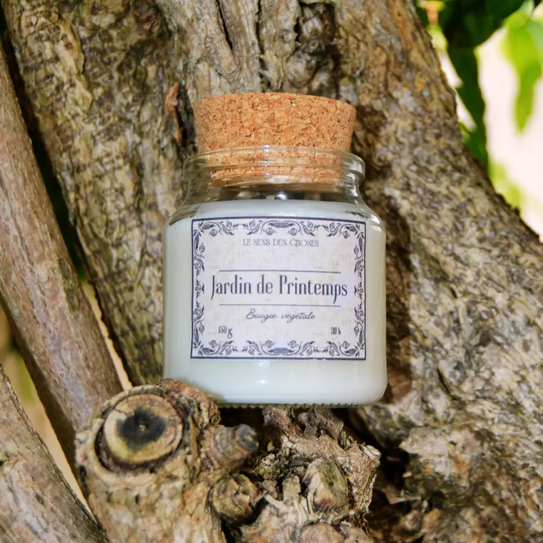 Image de bougie parfumée « jardin de printemps » (nouveau !) | Le sens des choses, boutique en ligne de produits artisanaux, naturels et écoresponsables, fabriqués en France ou en Europe : savons artisanaux, bougies parfumées, accessoires zéro déchet.