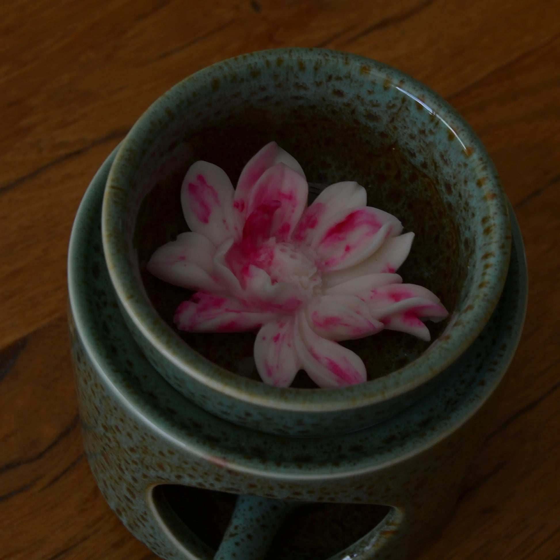 Image de fondant parfumé à la fleur de coton | Le sens des choses, boutique en ligne de produits artisanaux, naturels et écoresponsables, fabriqués en France ou en Europe : savons artisanaux, bougies parfumées, accessoires zéro déchet.