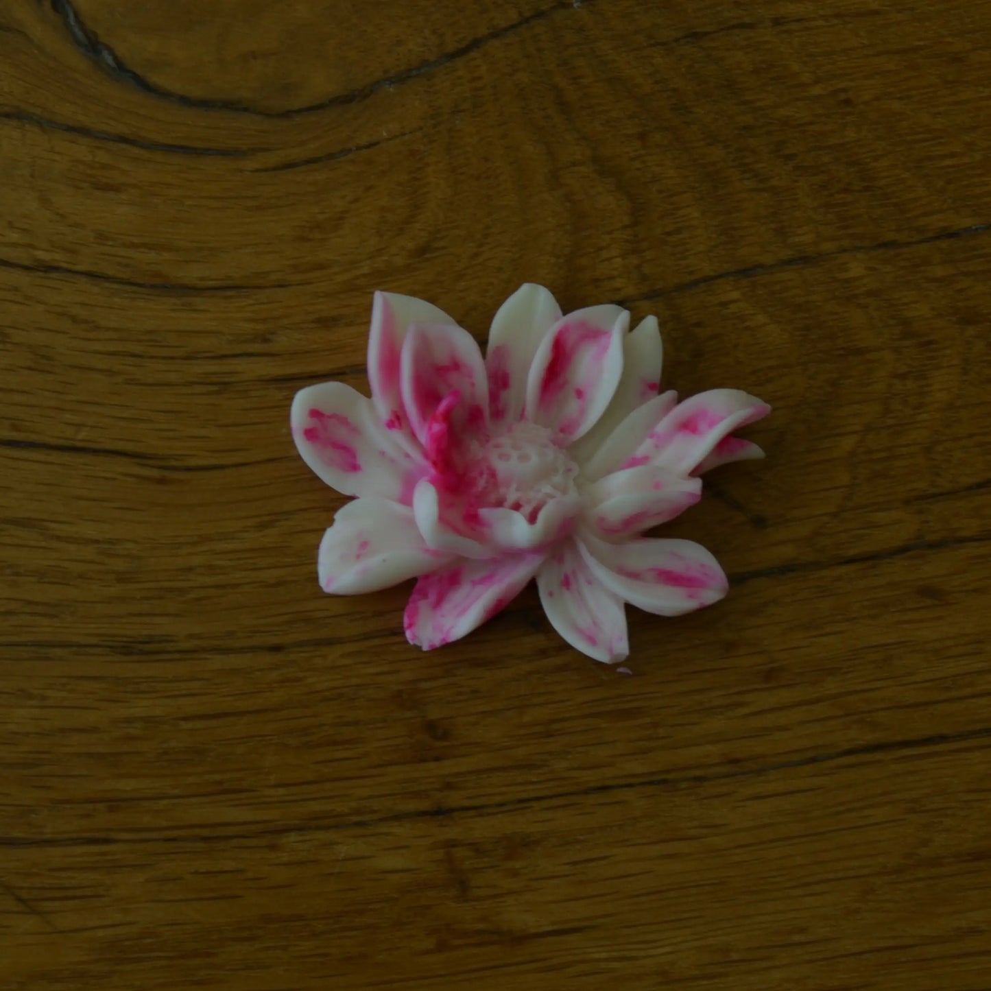 Image de fondant parfumé à la fleur de coton | Le sens des choses, boutique en ligne de produits artisanaux, naturels et écoresponsables, fabriqués en France ou en Europe : savons artisanaux, bougies parfumées, accessoires zéro déchet.