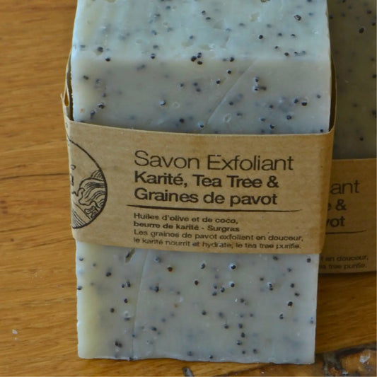 Image de Barre exfoliante solide au tea tree et graines de pavot | Le sens des choses – boutique artisanale éthique de bougies parfumées et savons naturels fabriqués en France