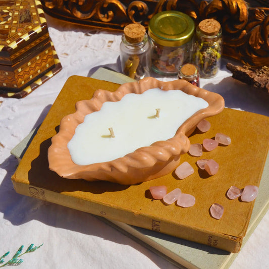Calliope — La bougie coquillage en jesmonite