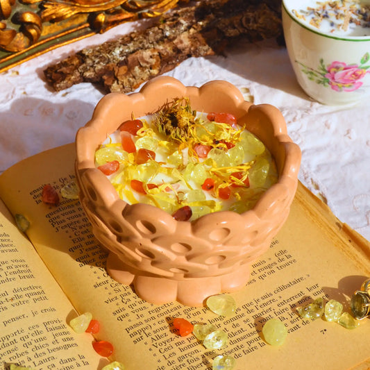 Bougie d'intention énergie et créativité — Cornaline et Citrine (sabbat Litha) | Bougie parfumée naturelle à la cire végétale et parfum de Grasse