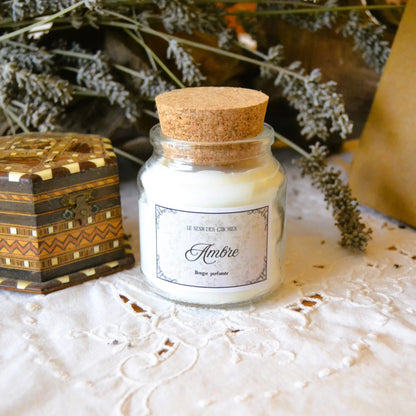 Image de Bougie parfumée artisanale à l’ambre | Le sens des choses – boutique artisanale éthique de bougies parfumées et savons naturels fabriqués en France