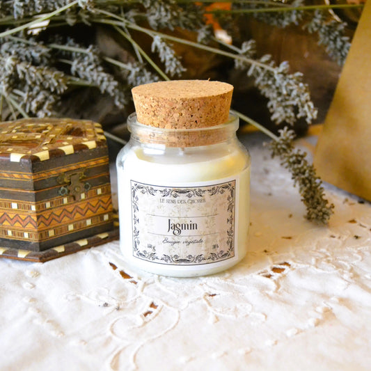 Image de Bougie parfumée artisanale au jasmin | Le sens des choses – boutique artisanale éthique de bougies parfumées et savons naturels fabriqués en France
