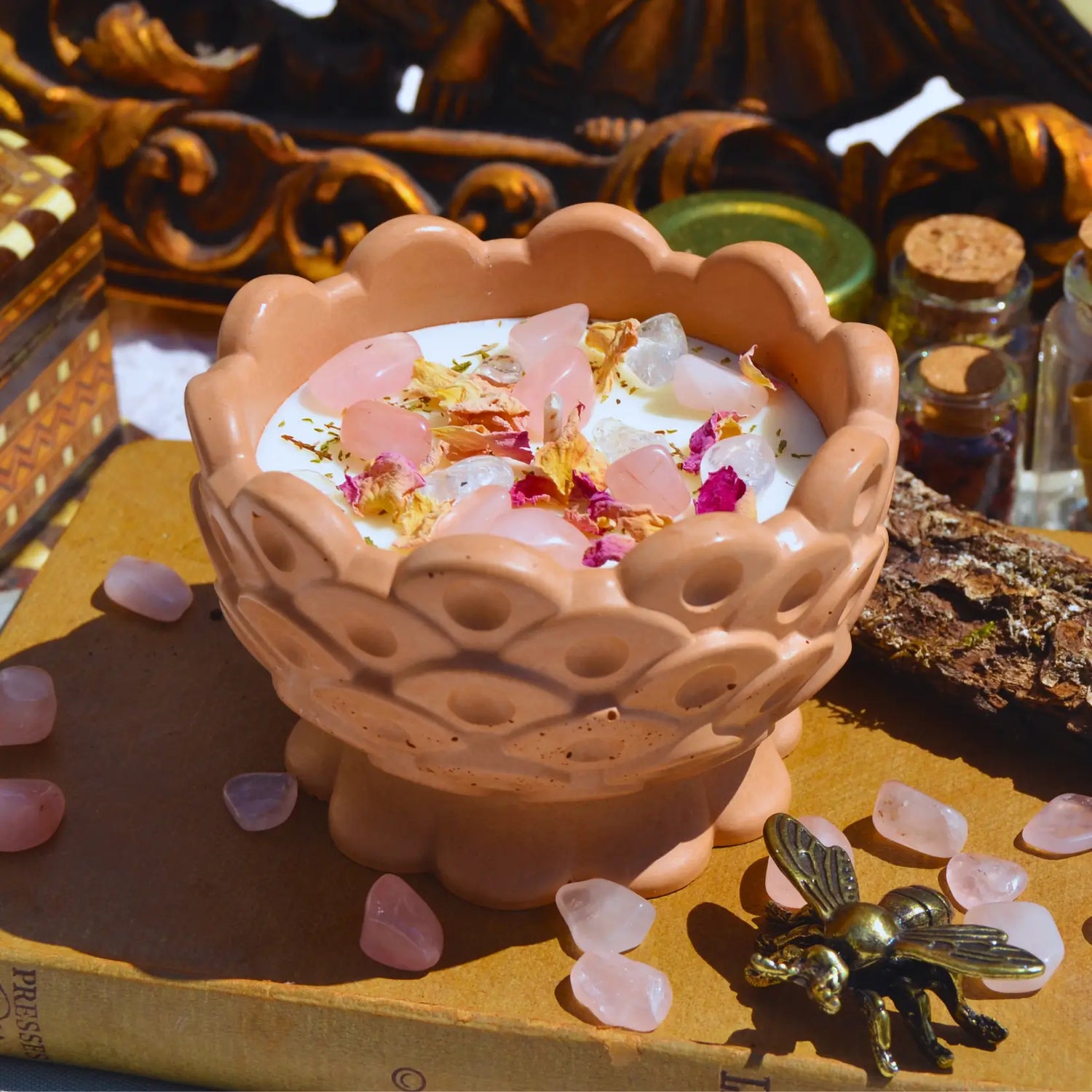 Bougie d'intention amour de soi — Quartz rose et Cristal de roche (sabbat Beltane) | Le sens des choses – Boutique de bougies parfumées végétales, décorations et bien-être