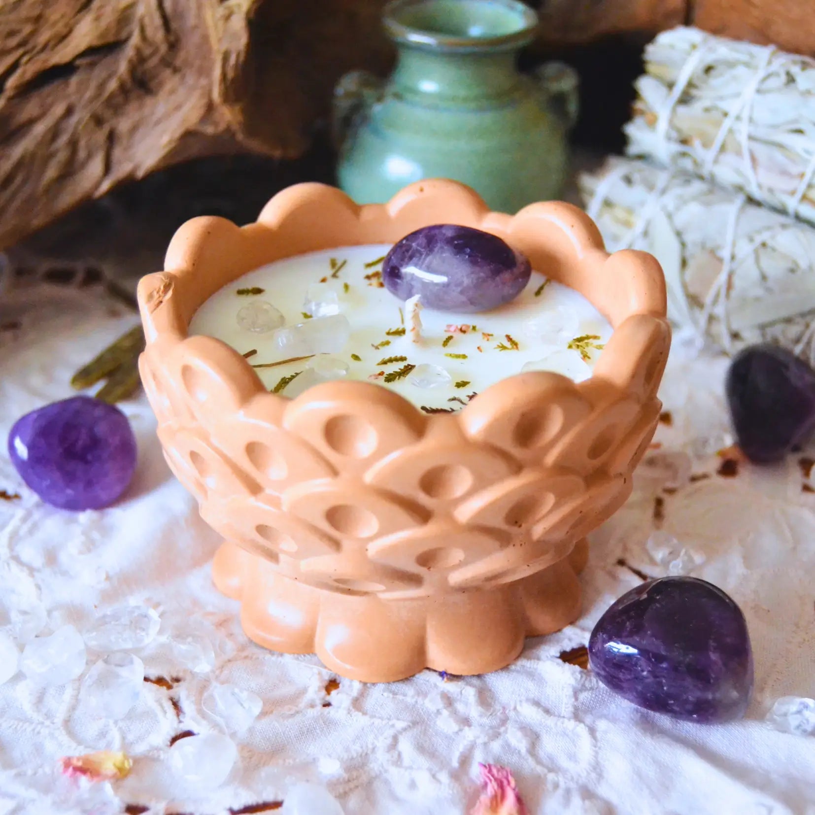 Bougie d'intention sérénité — Améthyste et Cristal de roche (sabbat Imbolc) | Bougie parfumée naturelle à la cire végétale et parfum de Grasse