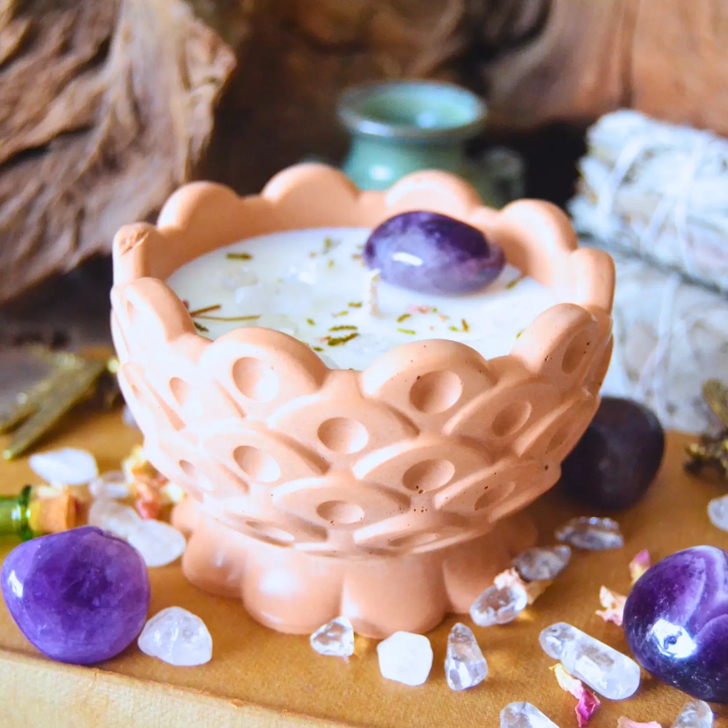 Bougie d'intention sérénité — Améthyste et Cristal de roche (sabbat Imbolc) | Bougie parfumée naturelle à la cire végétale et parfum de Grasse