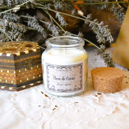 Image de Bougie parfumée artisanale à la fleur de coton | Le sens des choses – boutique artisanale éthique de bougies parfumées et savons naturels fabriqués en France