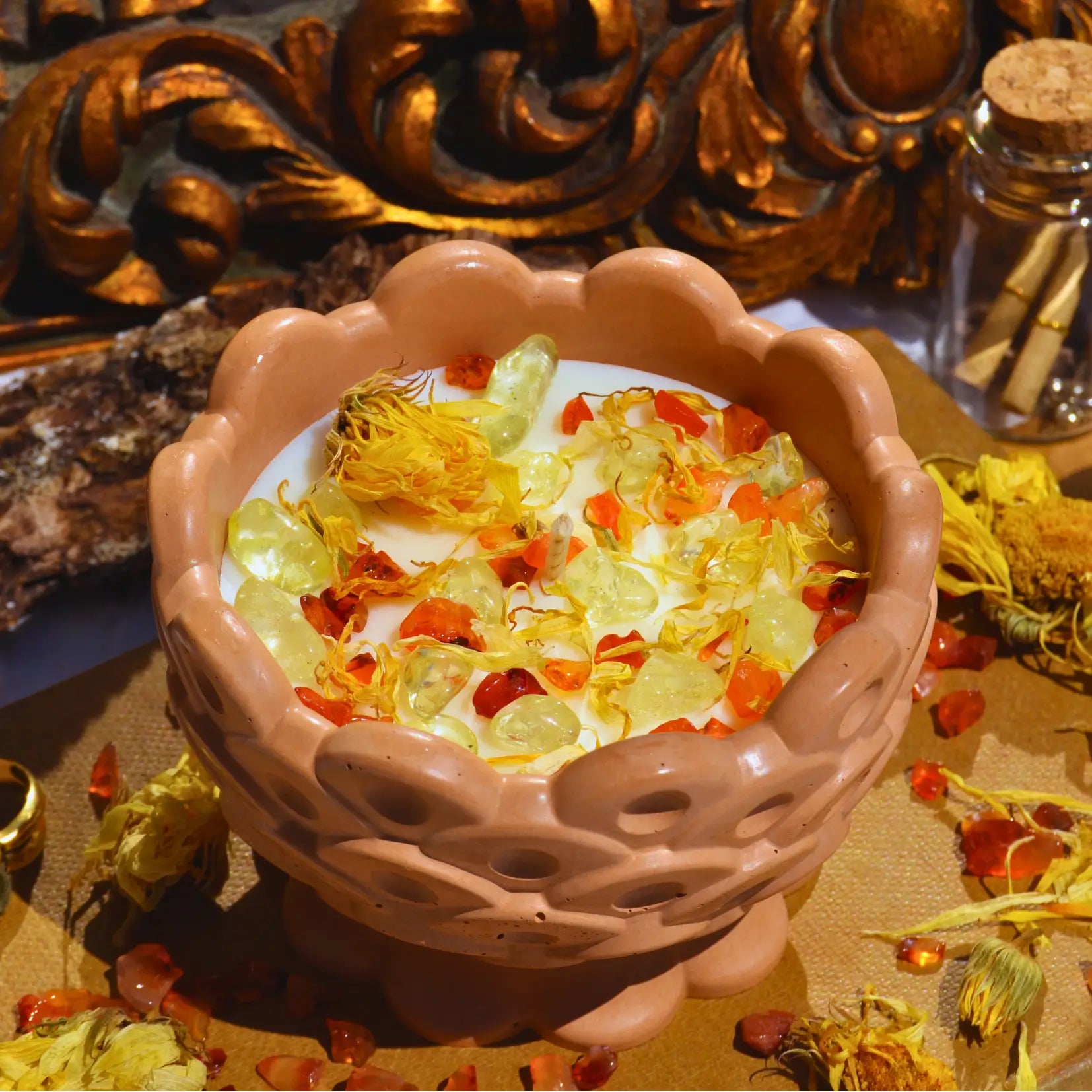 Bougie d'intention énergie et créativité — Cornaline et Citrine (sabbat Litha) | Bougie parfumée naturelle à la cire végétale et parfum de Grasse