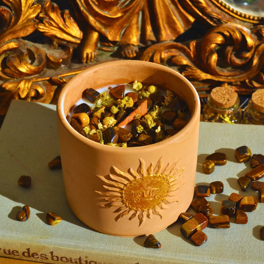 Bougie d'intention Abondance · Citrine et Oeil de Tigre · Sabbat Lughnasadh | Bougie végétale artisanale fabriquée en Charente-Maritime