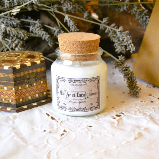 Image de Bougie parfumée artisanale à la menthe et à l'eucalyptus | Le sens des choses – boutique artisanale éthique de bougies parfumées et savons naturels fabriqués en France