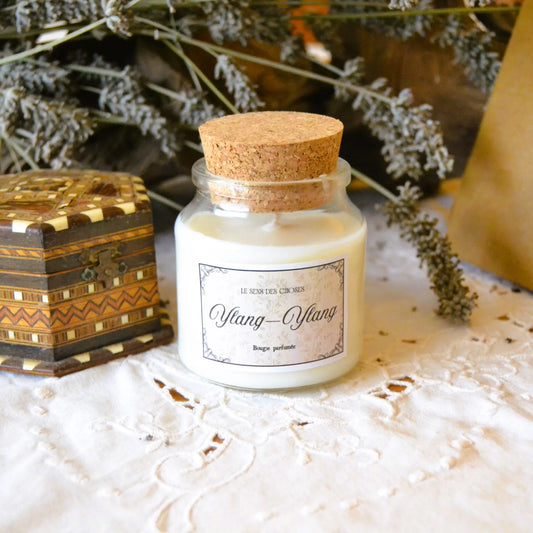 Image de Bougie parfumée artisanale à l’ylang-ylang | Le sens des choses – boutique artisanale éthique de bougies parfumées et savons naturels fabriqués en France