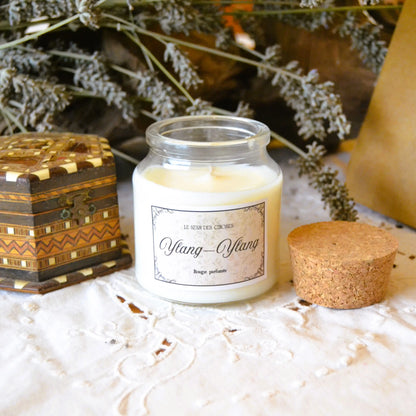 Image de Bougie parfumée artisanale à l’ylang-ylang | Le sens des choses – boutique artisanale éthique de bougies parfumées et savons naturels fabriqués en France