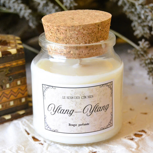 Image de Bougie parfumée artisanale à l’ylang-ylang | Le sens des choses – boutique artisanale éthique de bougies parfumées et savons naturels fabriqués en France