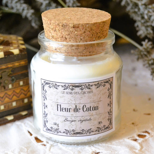 Image de Bougie parfumée artisanale à la fleur de coton | Le sens des choses – boutique artisanale éthique de bougies parfumées et savons naturels fabriqués en France