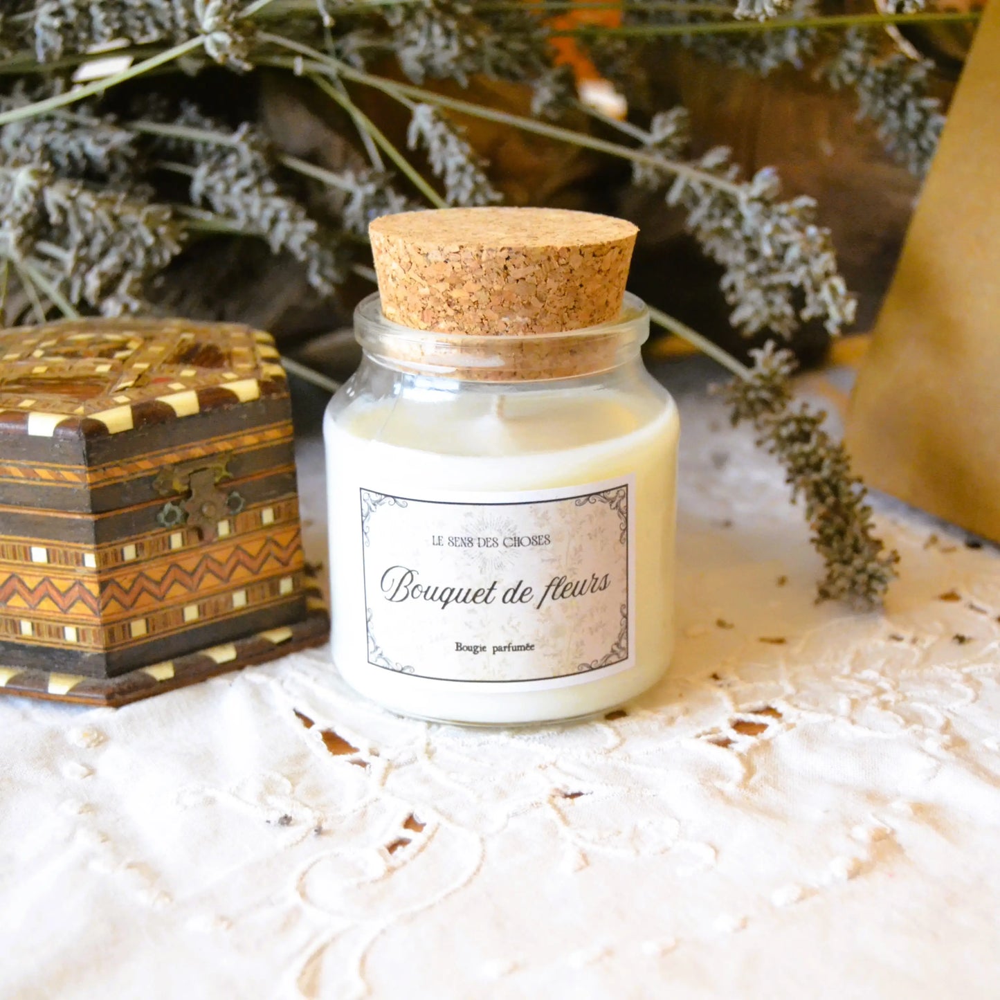 Image de Bougie parfumée artisanale Bouquet de fleurs | Le sens des choses – boutique artisanale éthique de bougies parfumées et savons naturels fabriqués en France