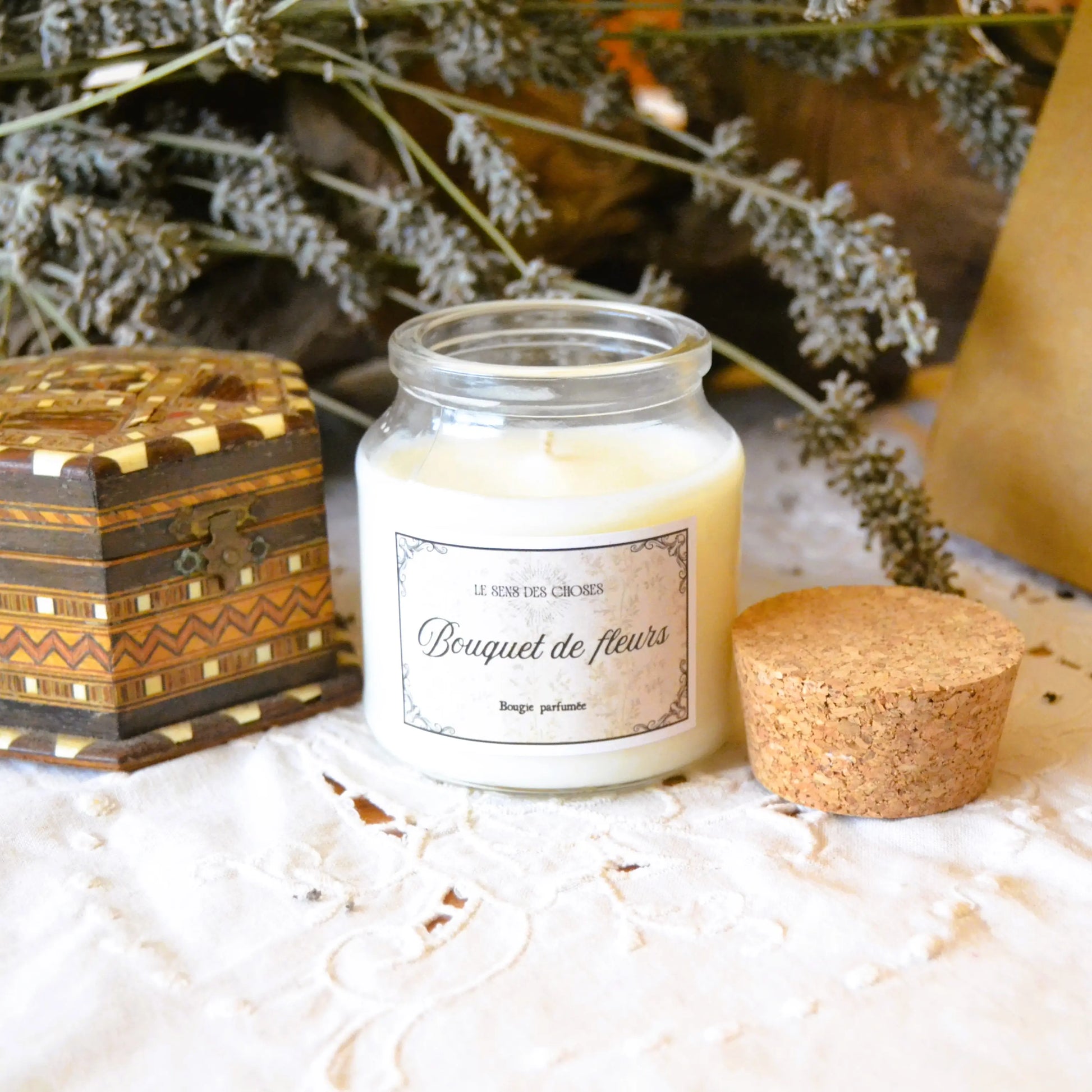 Image de Bougie parfumée artisanale Bouquet de fleurs | Le sens des choses – boutique artisanale éthique de bougies parfumées et savons naturels fabriqués en France