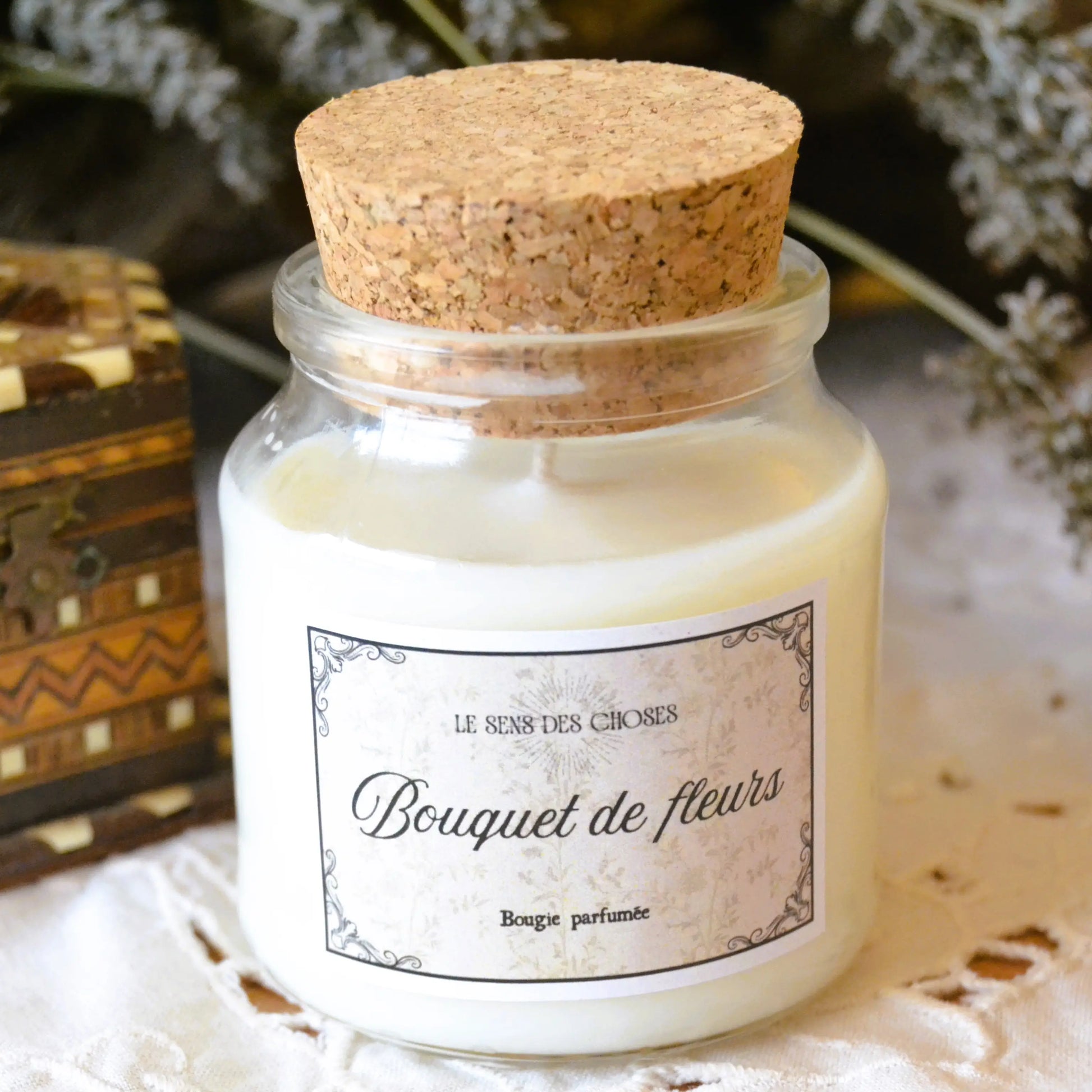 Image de Bougie parfumée artisanale Bouquet de fleurs | Le sens des choses – boutique artisanale éthique de bougies parfumées et savons naturels fabriqués en France