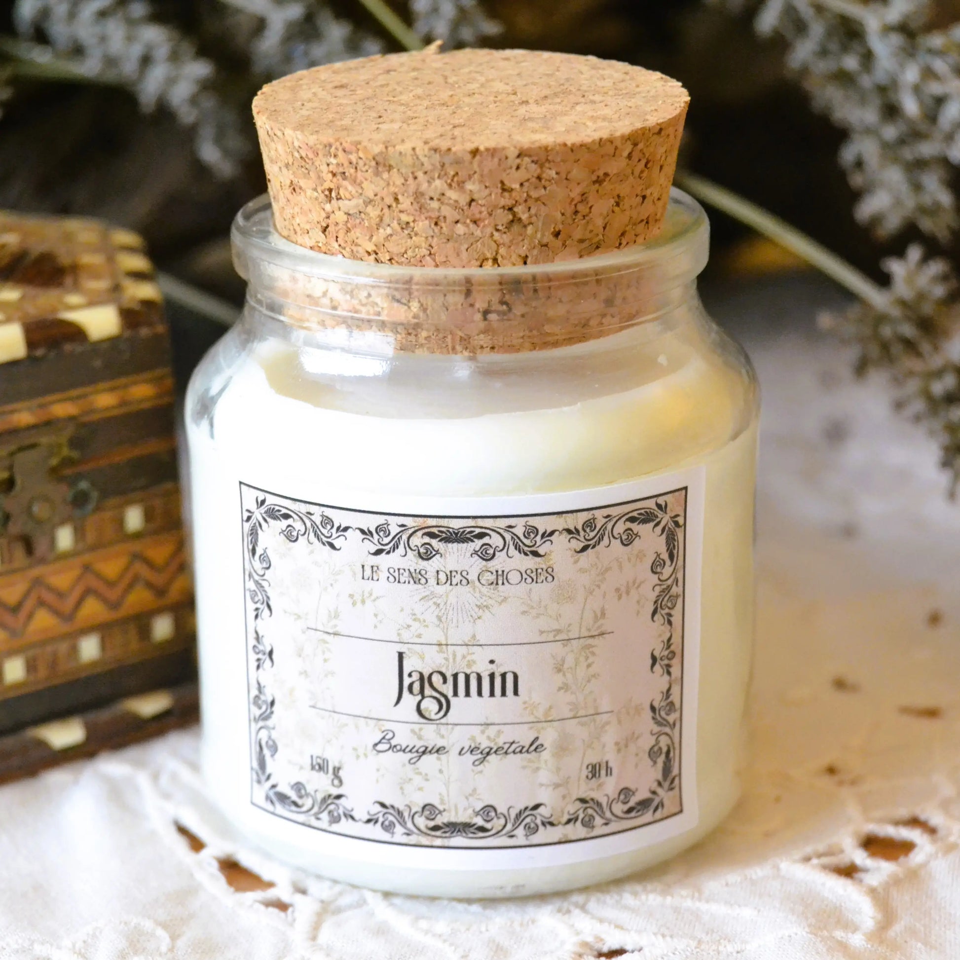 Image de Bougie parfumée artisanale au jasmin | Le sens des choses – boutique artisanale éthique de bougies parfumées et savons naturels fabriqués en France