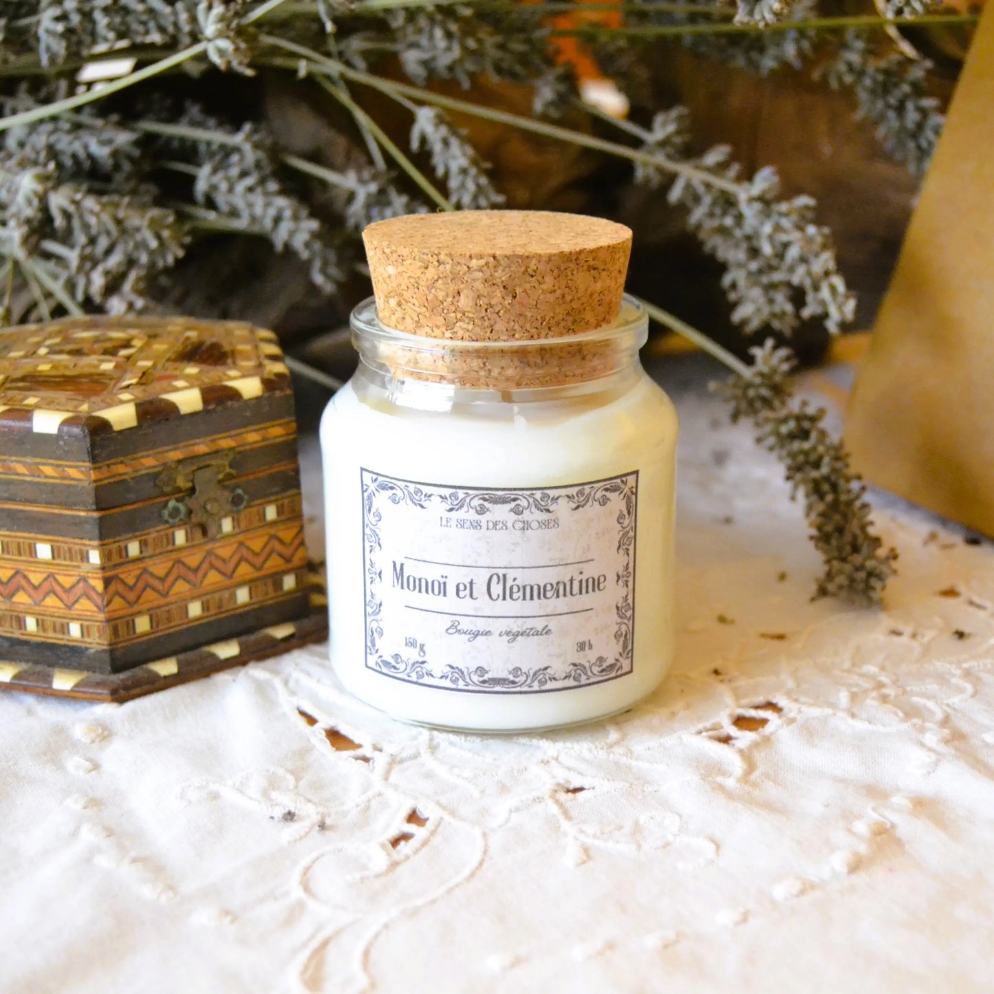 Image de Bougie parfumée artisanale au monoï et clémentine | Le sens des choses – boutique artisanale éthique de bougies parfumées et savons naturels fabriqués en France