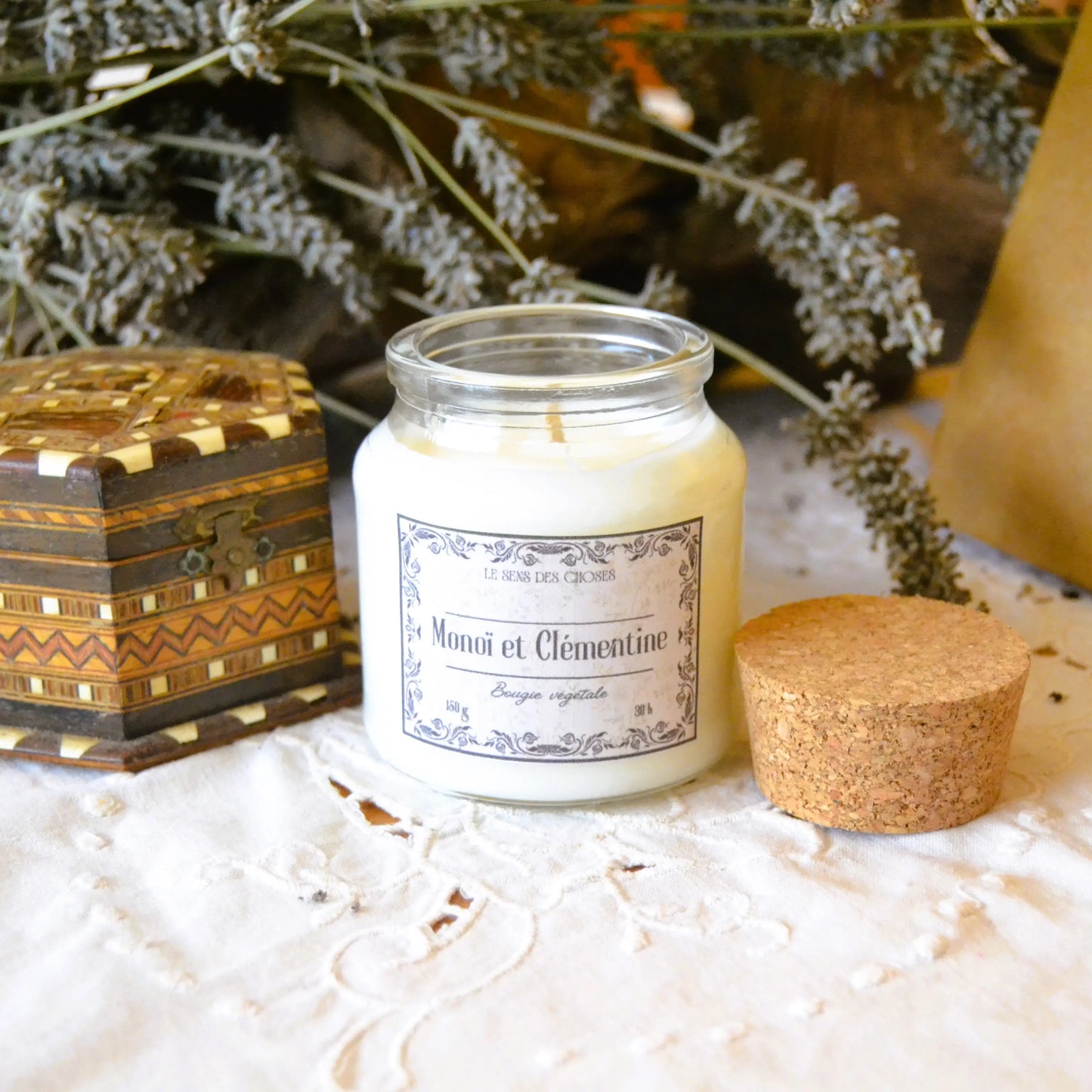 Image de Bougie parfumée artisanale au monoï et clémentine | Le sens des choses – boutique artisanale éthique de bougies parfumées et savons naturels fabriqués en France