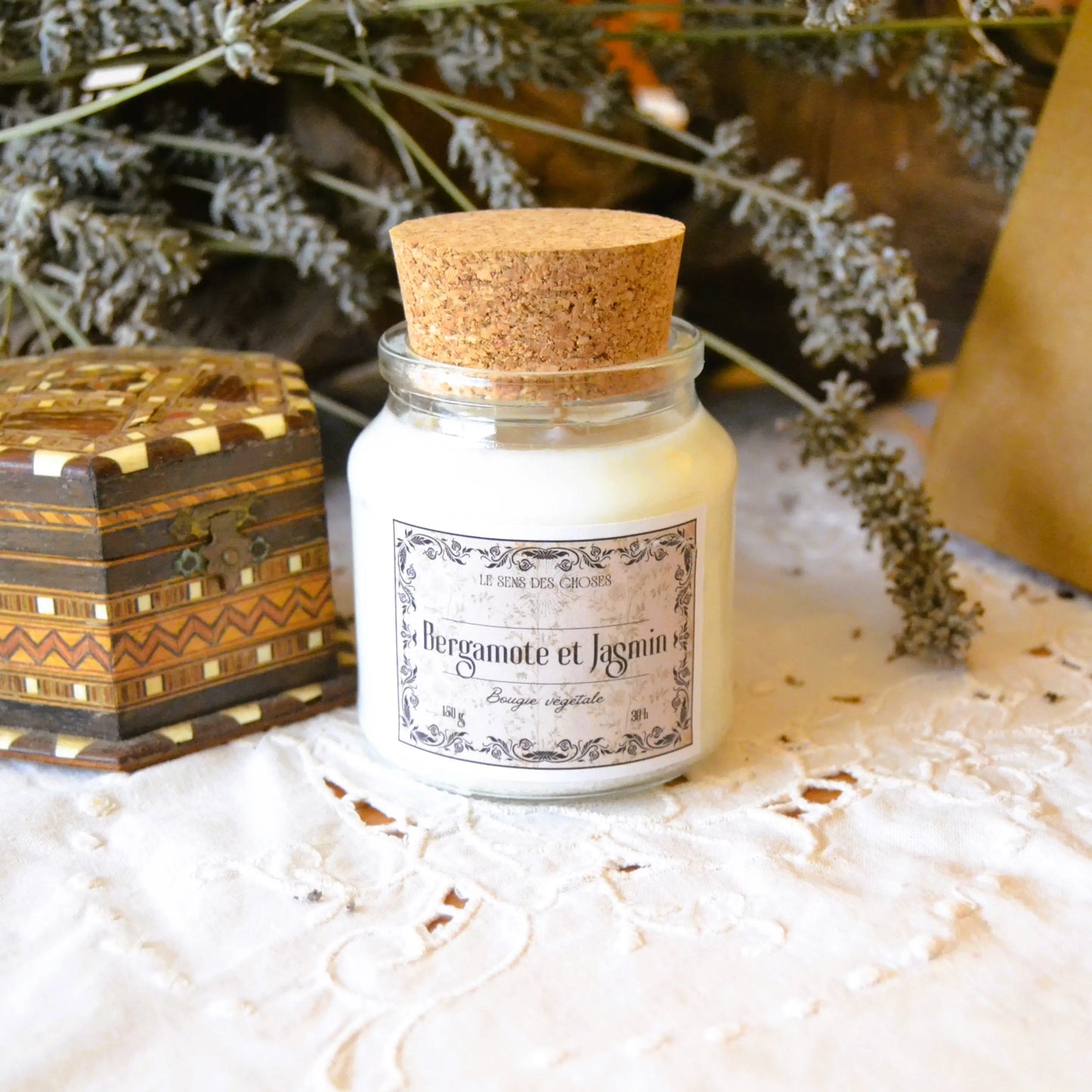 Image de Bougie parfumée artisanale à la bergamote et au jasmin | Le sens des choses – boutique artisanale éthique de bougies parfumées et savons naturels fabriqués en France