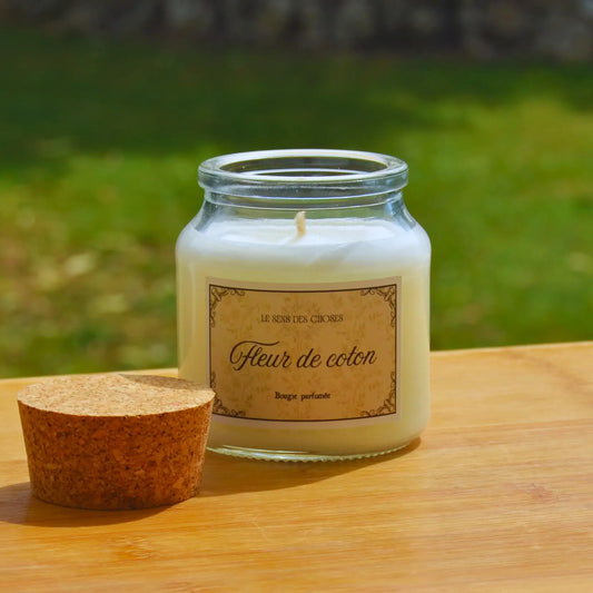 Bougie artisanale parfumée Fleur de Coton | Bougie parfumée naturelle à la cire végétale et parfum de Grasse