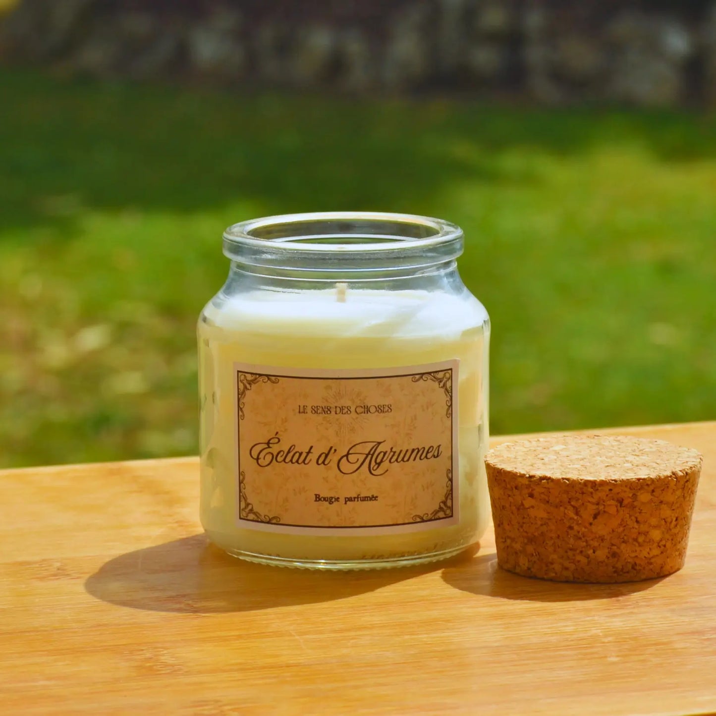Bougie artisanale parfumée Éclat d’agrumes | Bougie parfumée naturelle à la cire végétale et parfum de Grasse